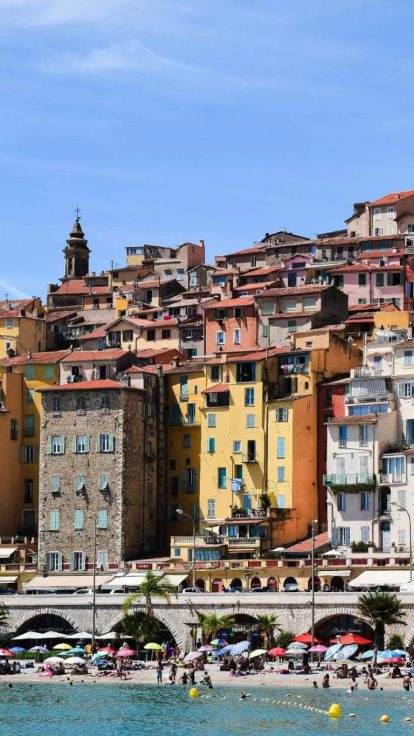 Vue de Menton depuis l'Hôtel Louvia