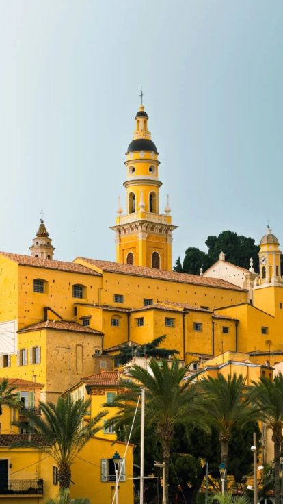 Vue panoramique de Menton sur la Côte d'Azur