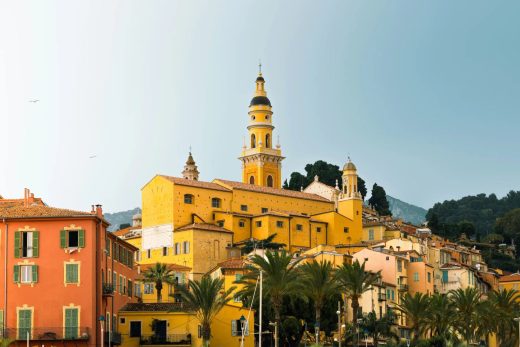 Vue panoramique de Menton sur la Côte d'Azur